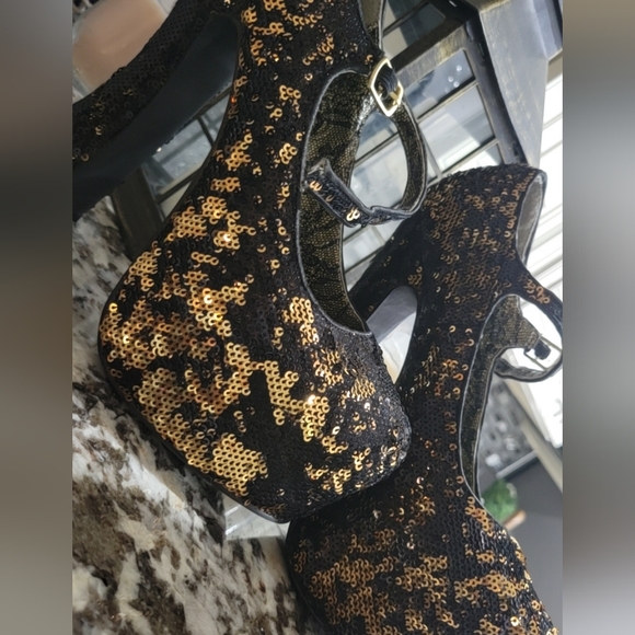 Shoes - Picture 6 of 6